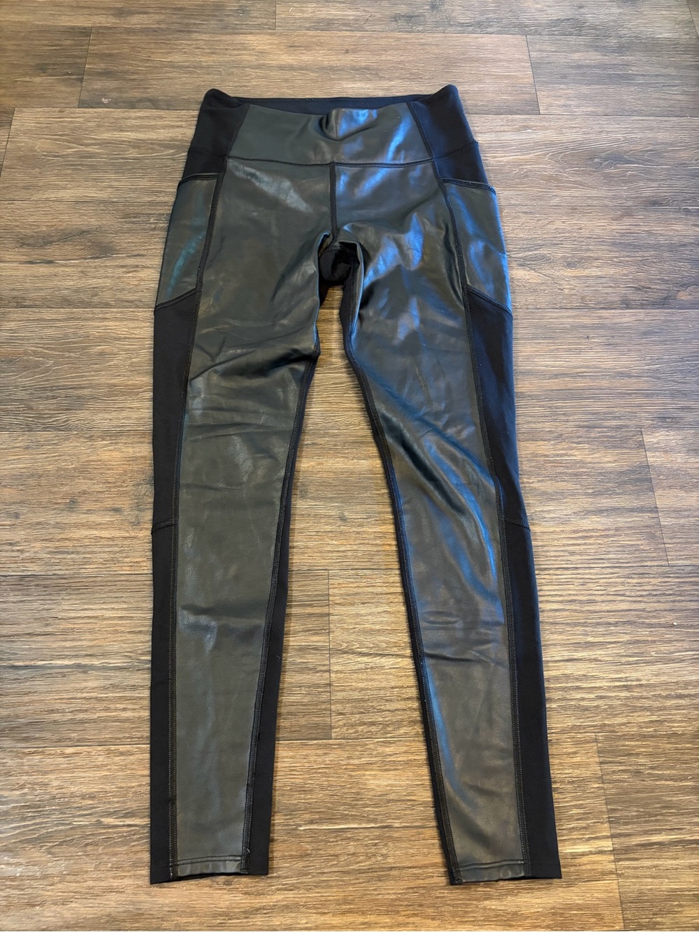 Athleta Women’s Black Gleam Chaturanga To Town Tight Faux Leather Leggings SZ S